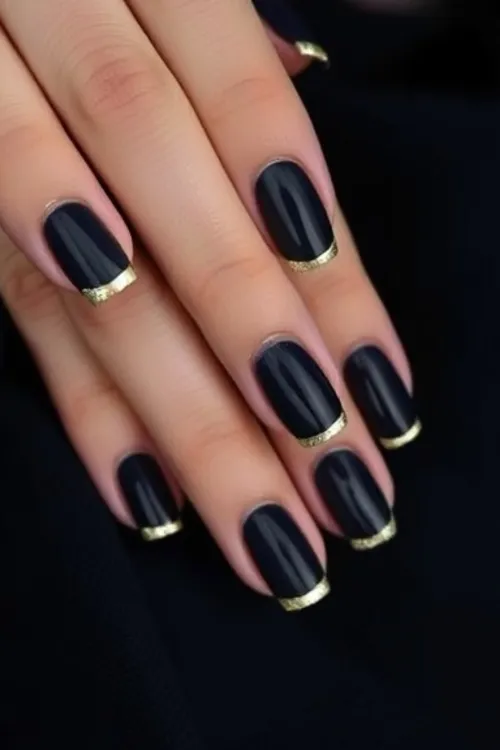 Outline Your Nails with Gold