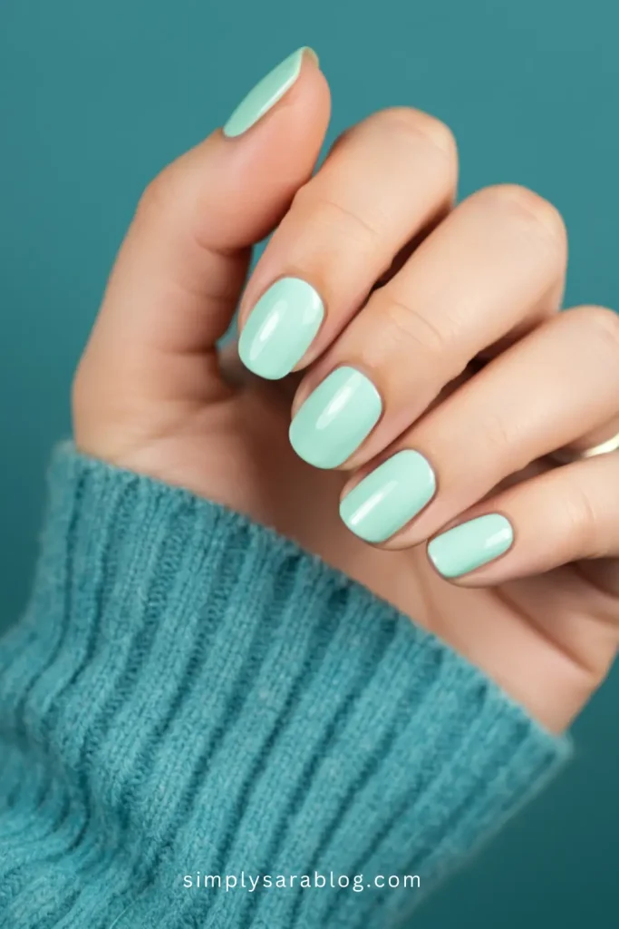 Mint aura nails